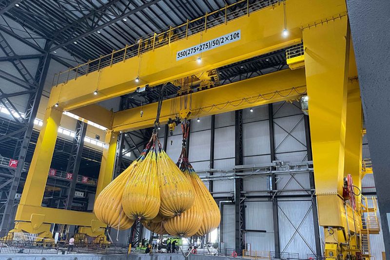 再添重器！衛(wèi)華550噸新中式門式起重機圓 滿完成重載試驗！